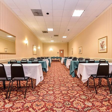 Quality Inn And Suites Conference Center 리치먼드 외부 사진
