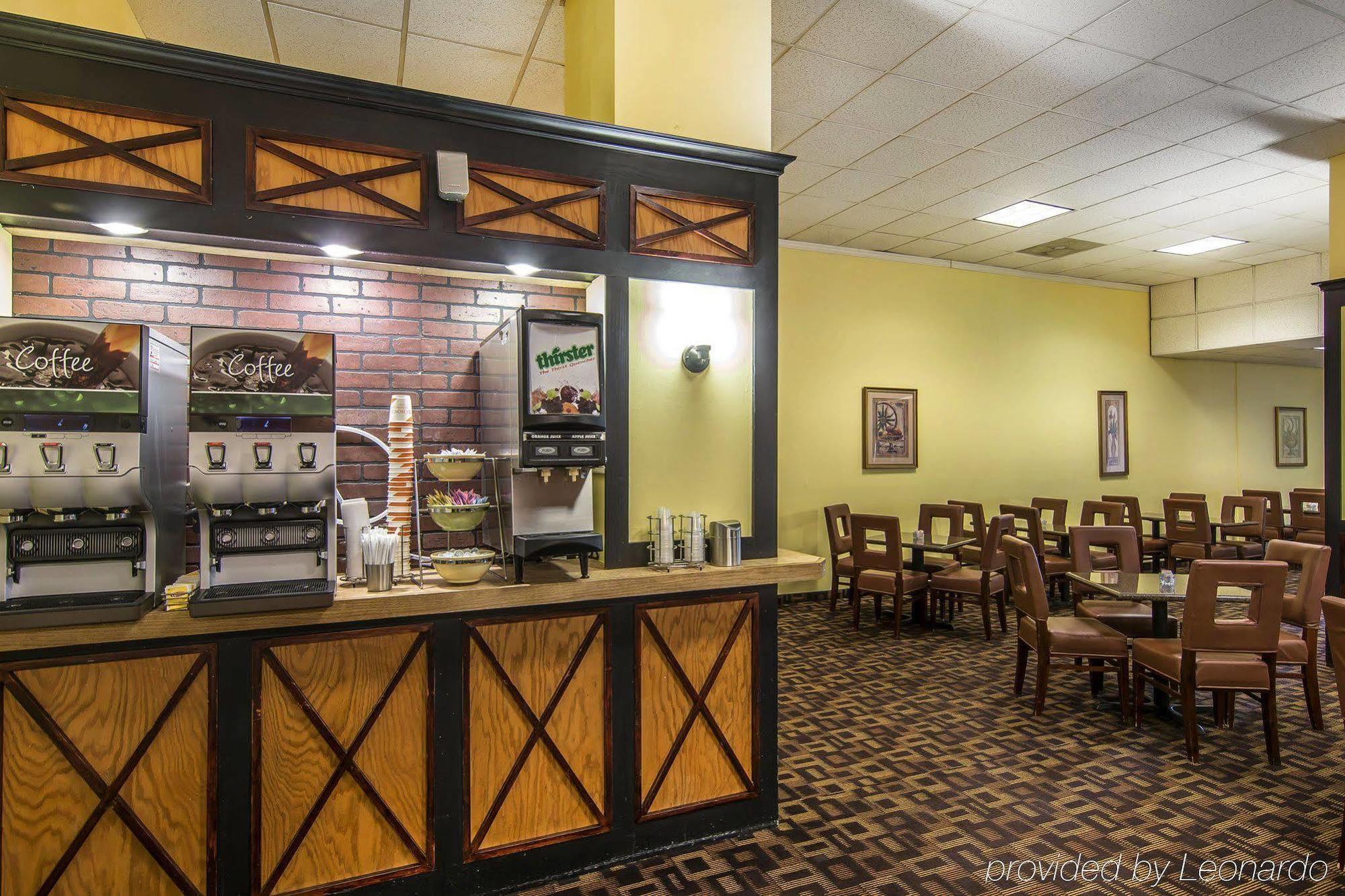 Quality Inn And Suites Conference Center 리치먼드 외부 사진