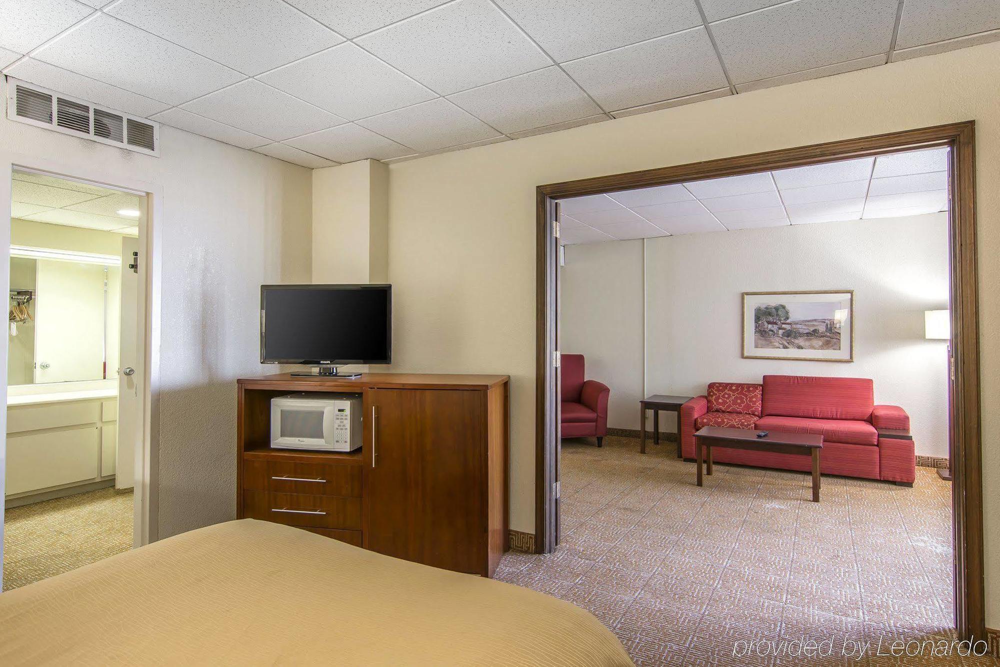 Quality Inn And Suites Conference Center 리치먼드 외부 사진