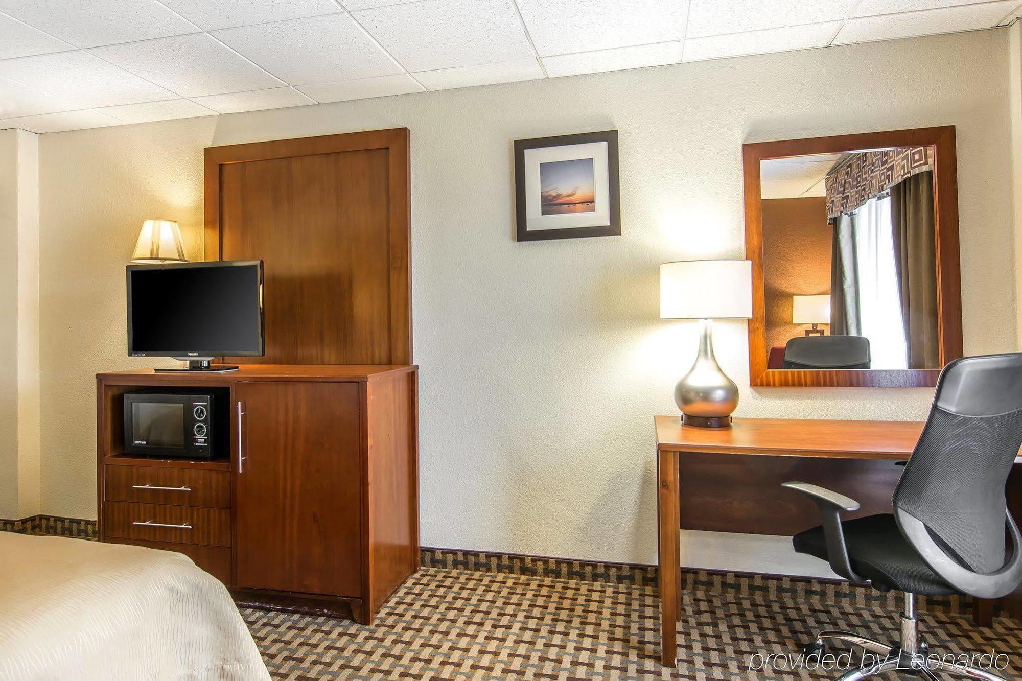 Quality Inn And Suites Conference Center 리치먼드 외부 사진